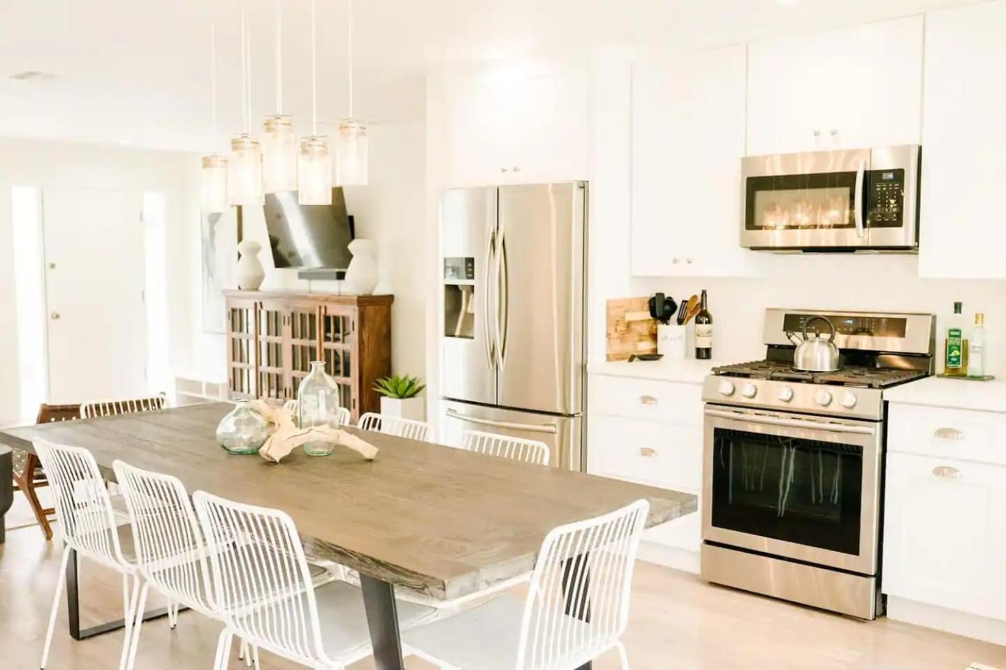 Casa De Kosta Walk To Surf Food & Shops Holiday home